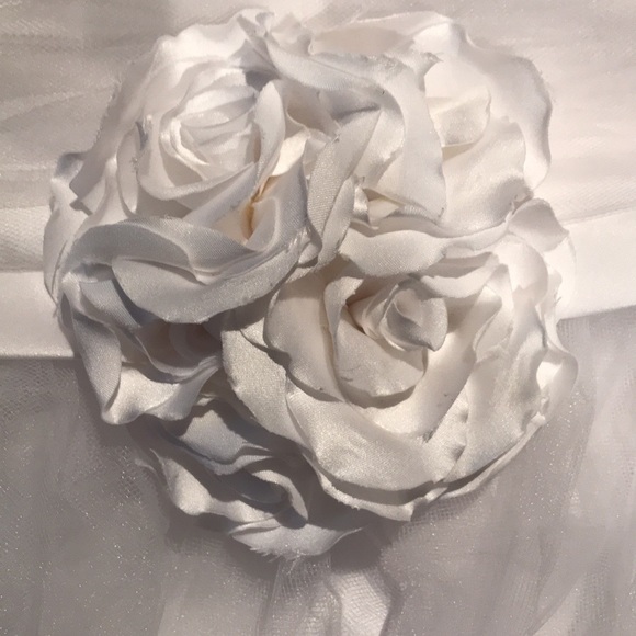 Lovely Wedding Dress - Picture 4 of 8